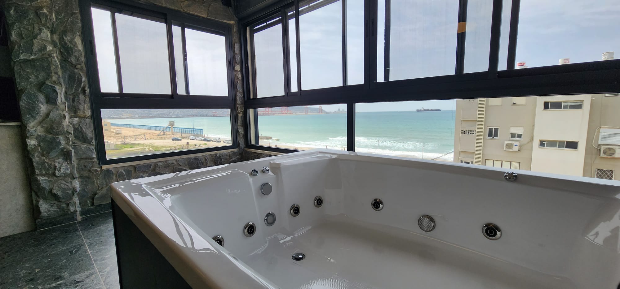 c8c600dd-3ecf-4ac7-b17e-0ab7b3be526d