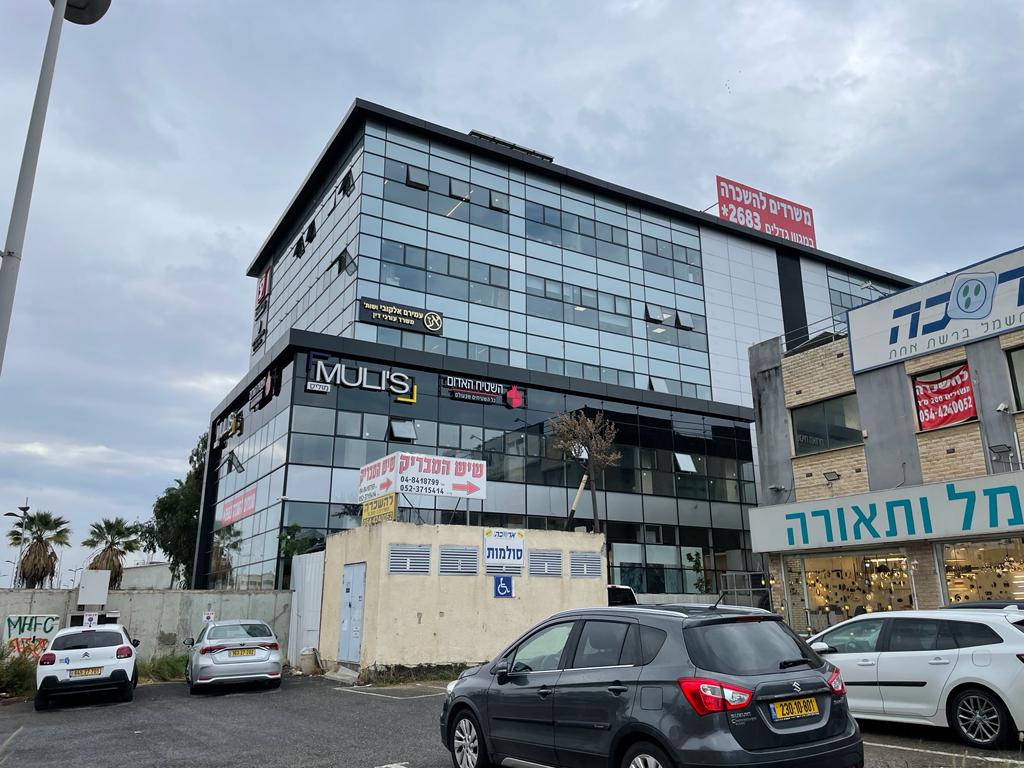 חניה חוץ בניין