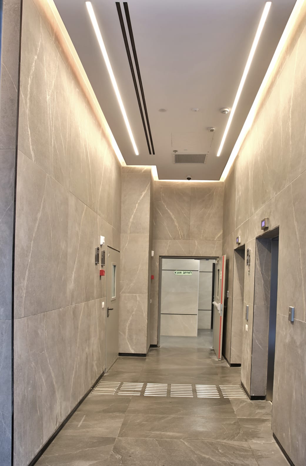 לובי כניסתה