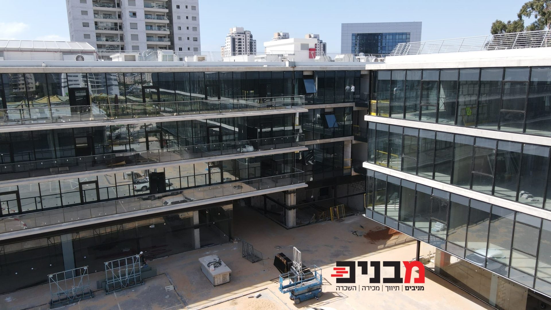 בניין D לבניין ABC