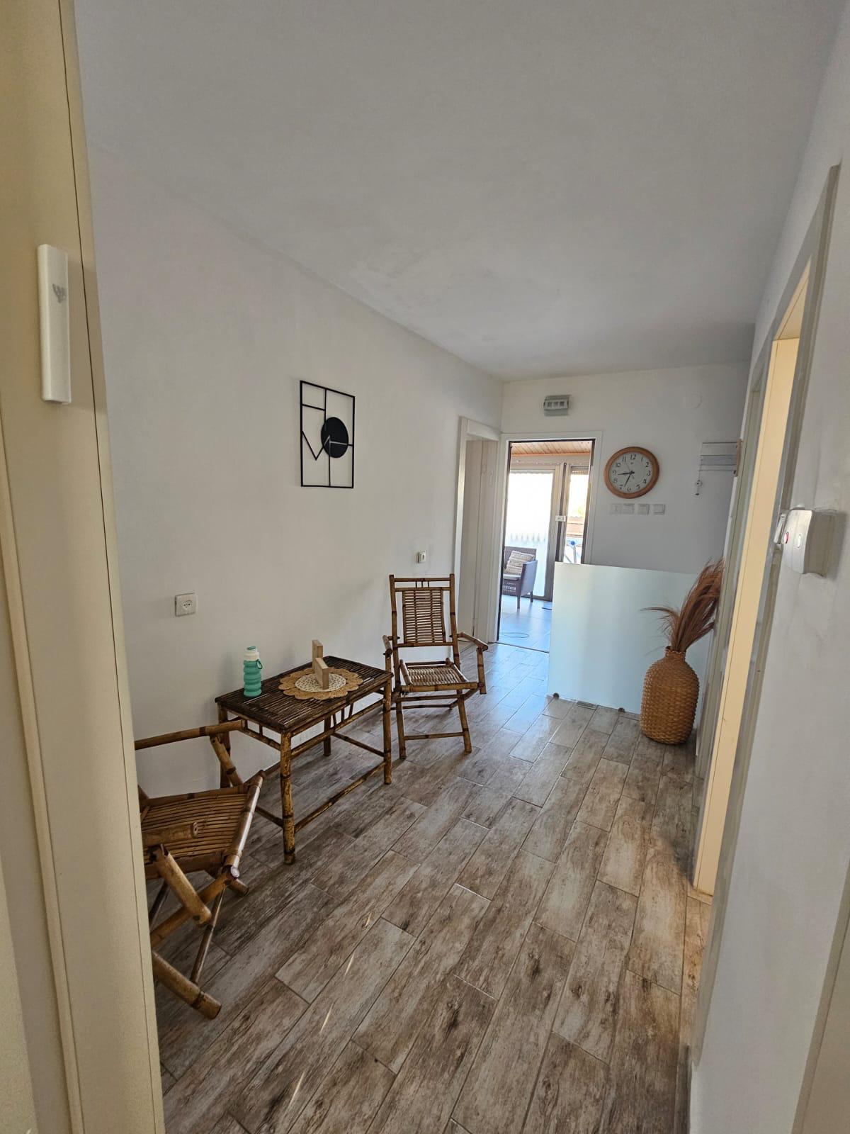 013AE800-C625-45E4-9EC5-F30102708F6D