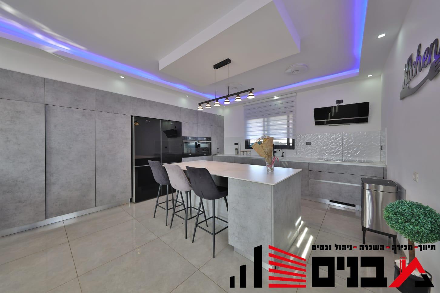 39C8D166-4894-44D5-8C05-55F6679F4371