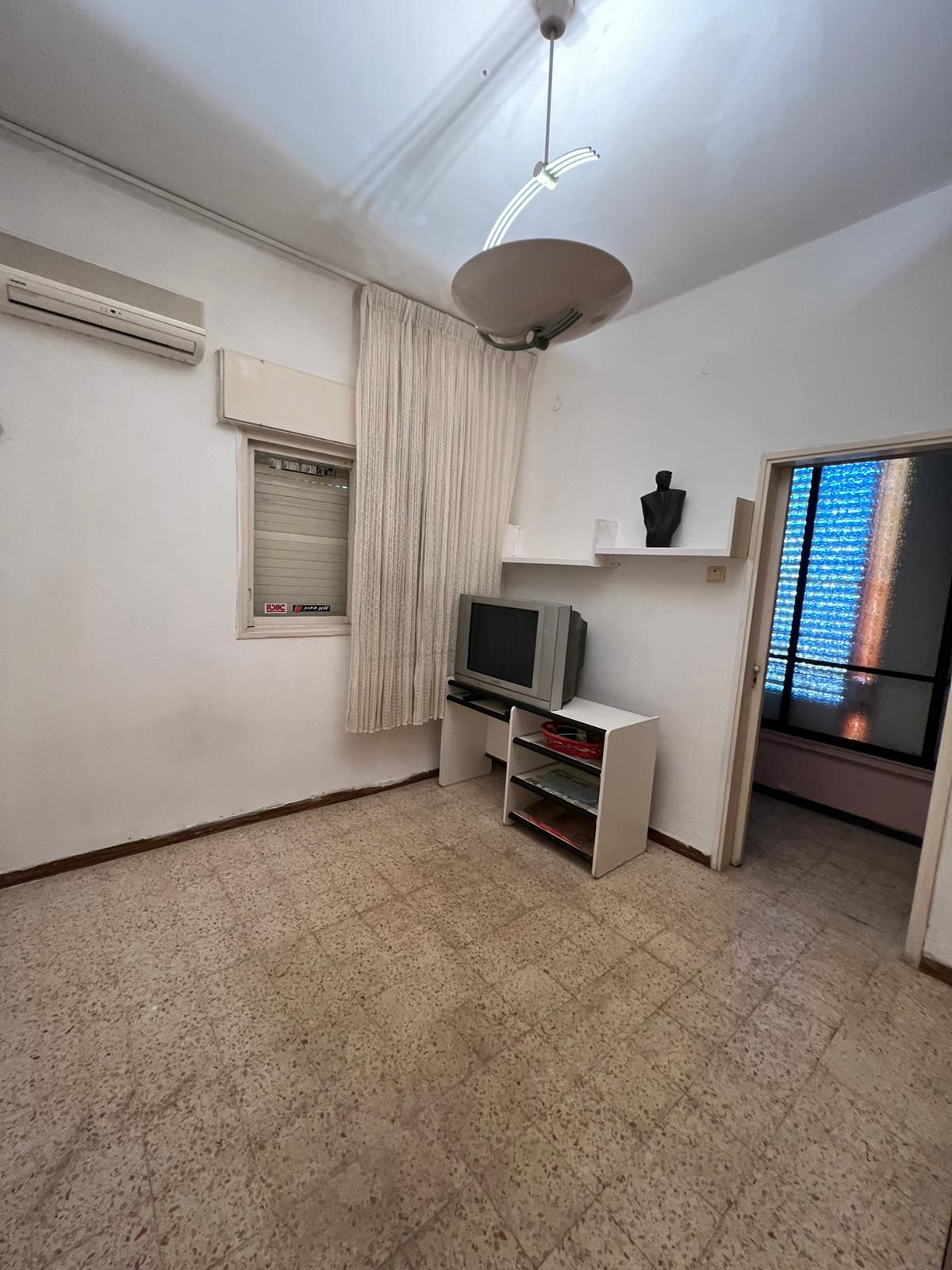 8B733BBE-298D-43F0-86CA-4AD22E830F37