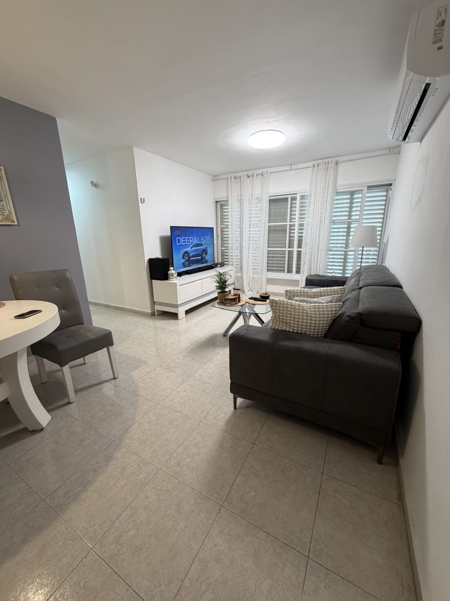 B1D06794-905F-4A88-B586-543663238ED4_1_102_o