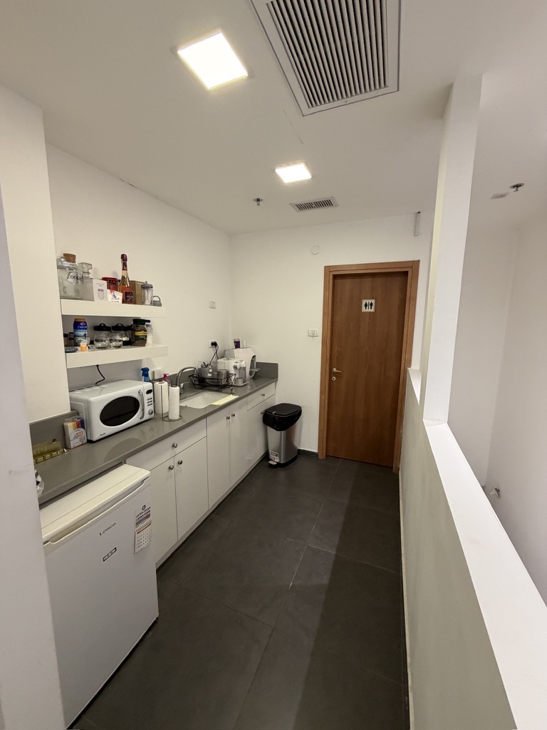 21FD16D2-4189-409F-BCA7-8D3E0E6C7231_1_105_c