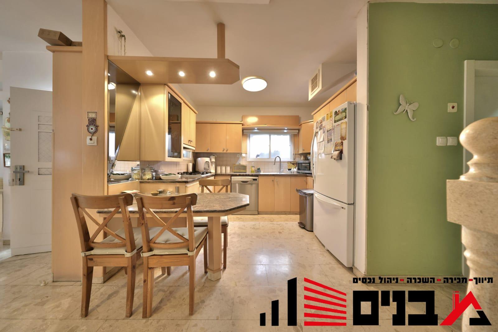 3107E3A6-72F2-4F2A-BADE-49BF7F8238DE