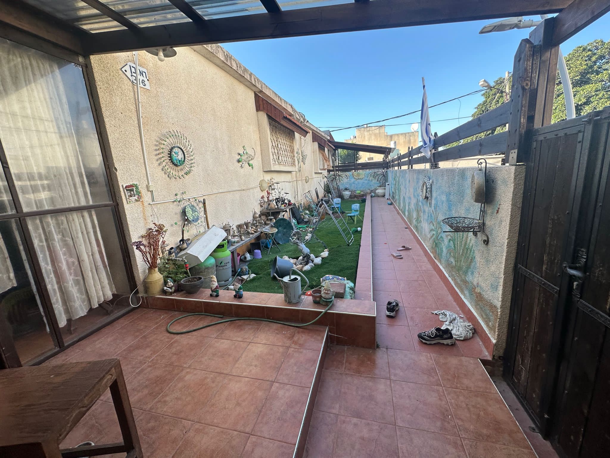 5BFFB8D2-2F5E-47DA-82CE-3C547439D667