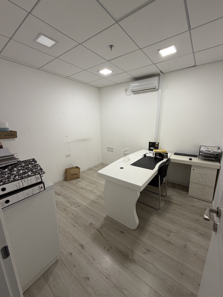 8E51F3A2-80D2-425E-B70B-D98E86B4A8C7_1_105_c