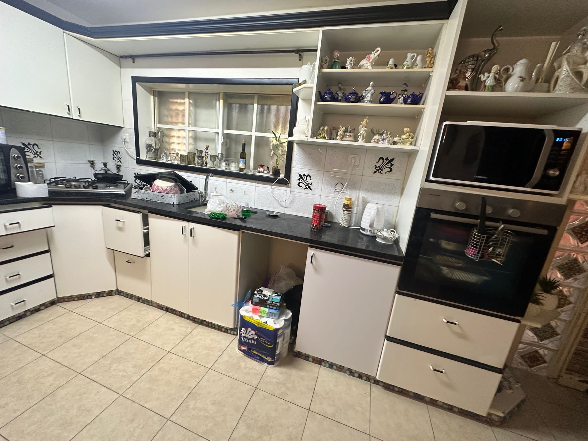 B33D881A-49AA-4D65-9677-465C391BCA9E