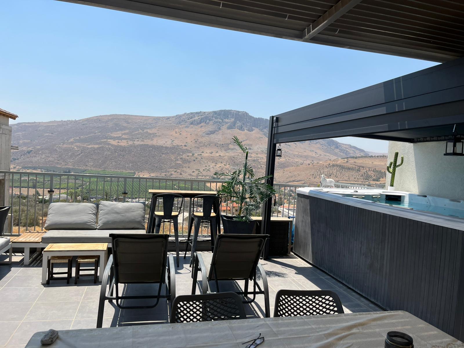 D6ACC137-028B-4701-BA0B-06B3463B473E