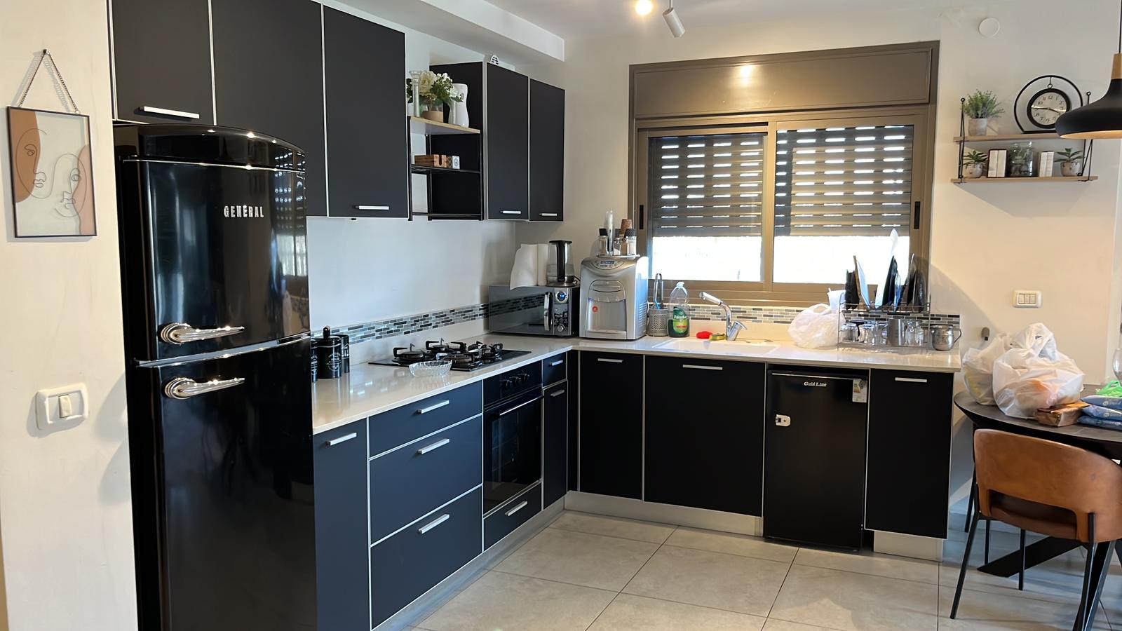 D85AECDD-B122-4029-AB2C-BBBA7FE092A0