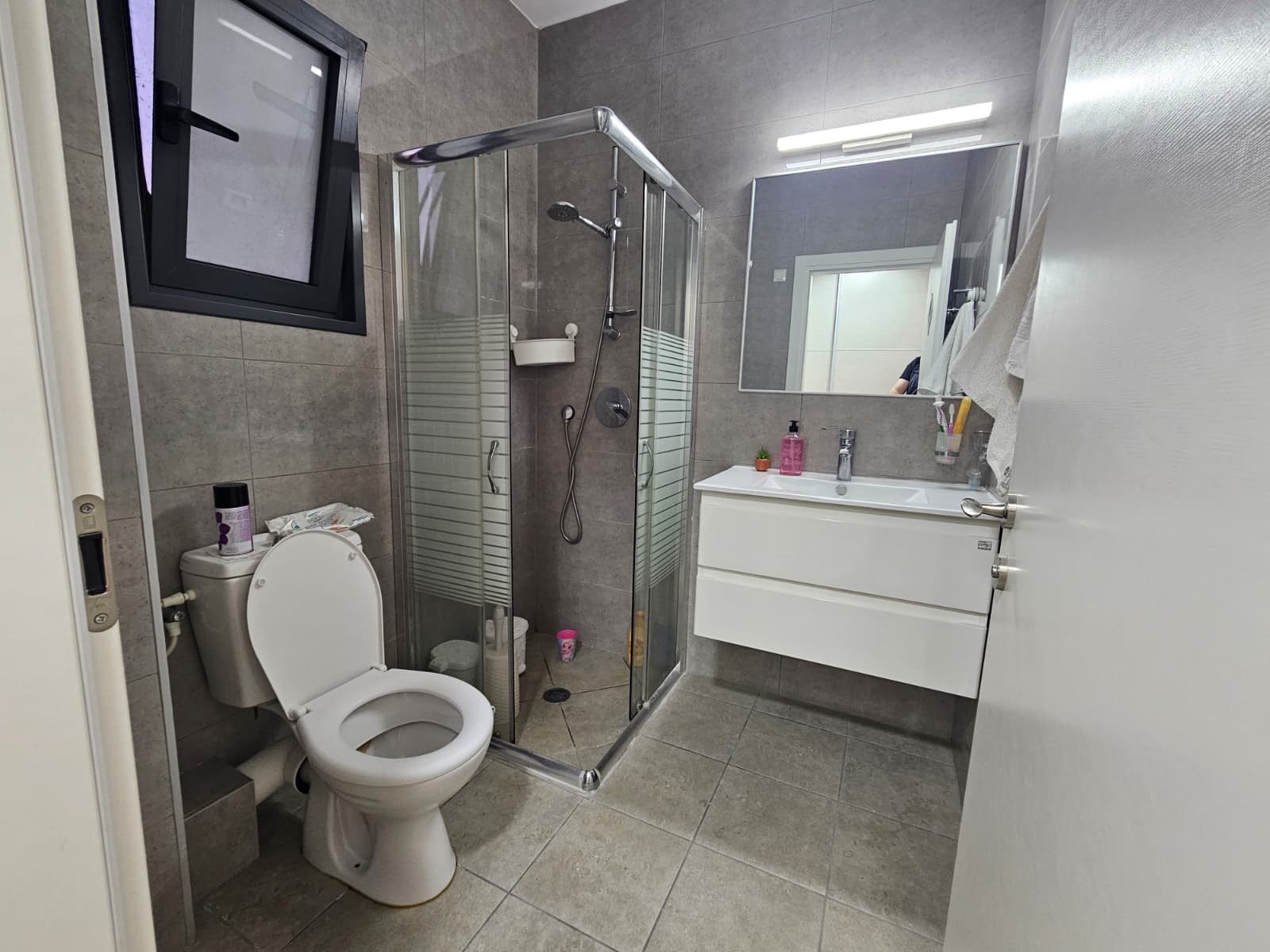 da3248f6-f2c0-45df-a47a-1c917a54049e