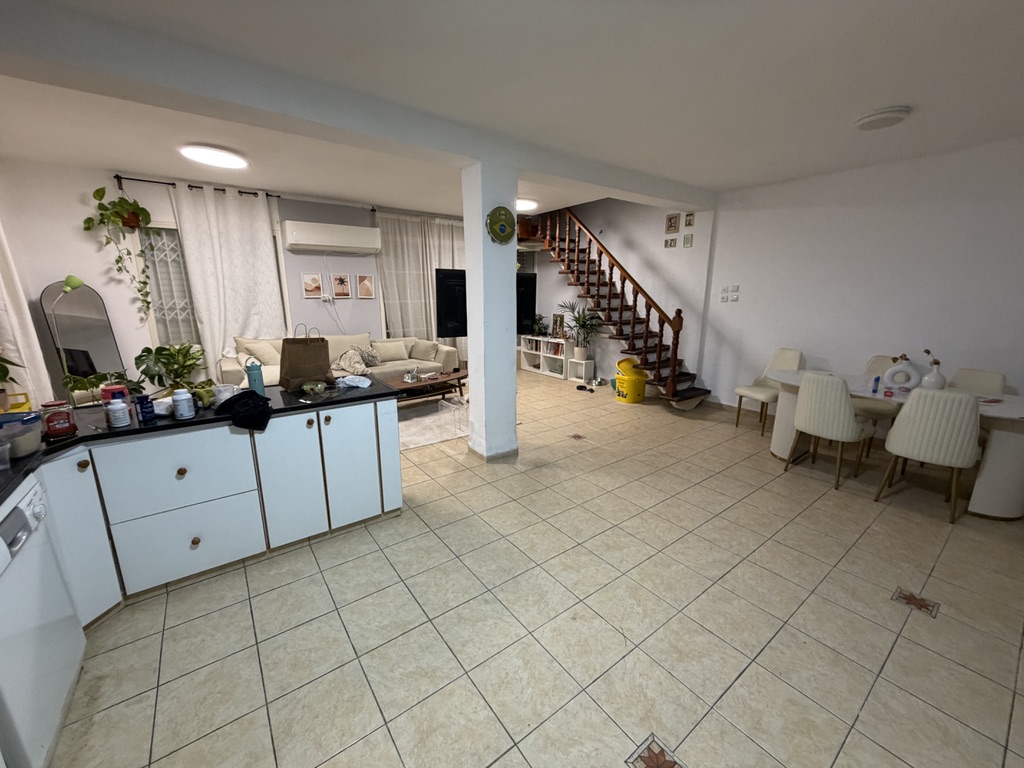 7EC4459F-47C6-4D30-8C6C-AACF6442F2F4_1_105_c