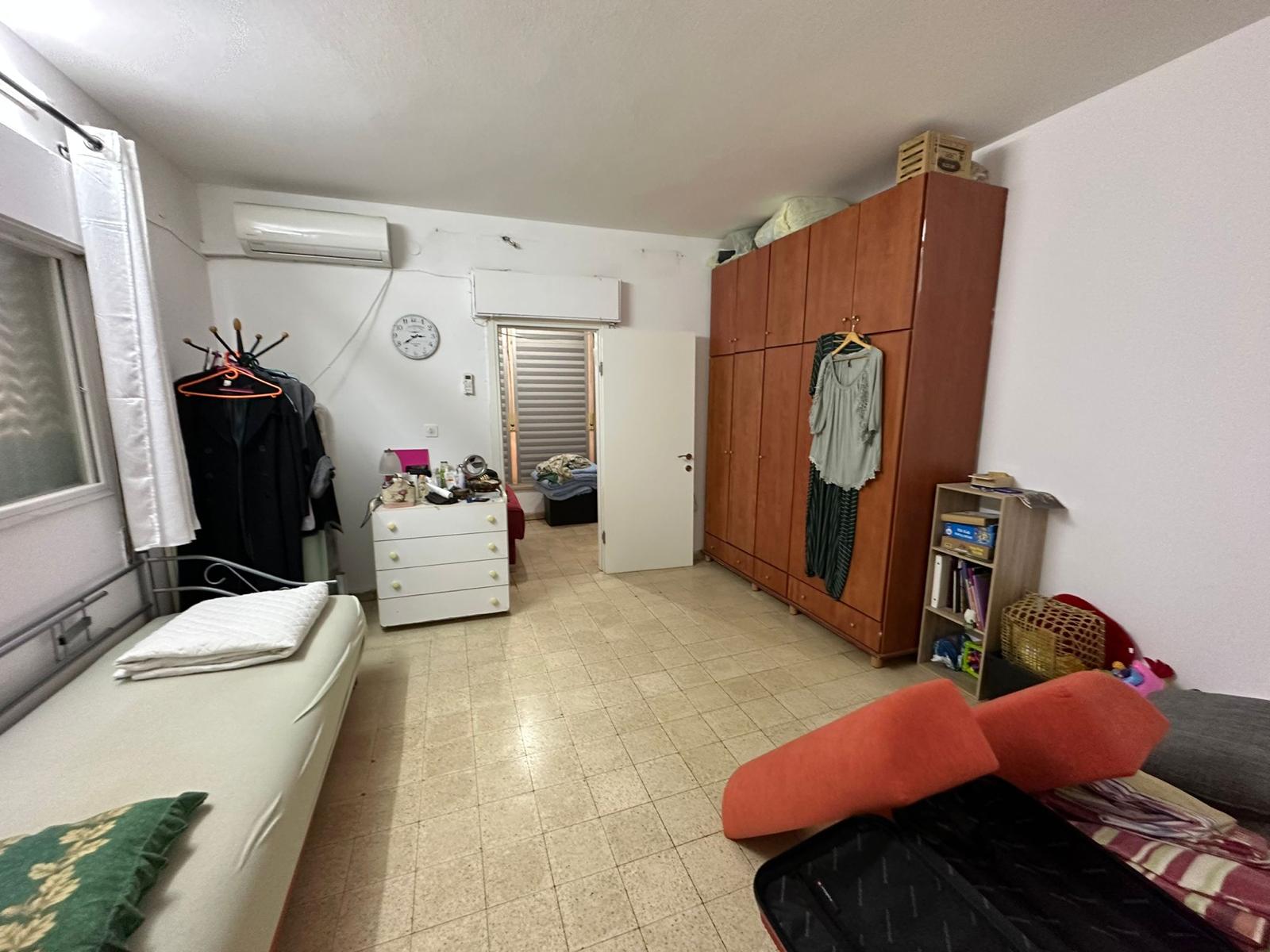 90C0CF1E-DF5C-4FE1-A323-D8D683618BF4