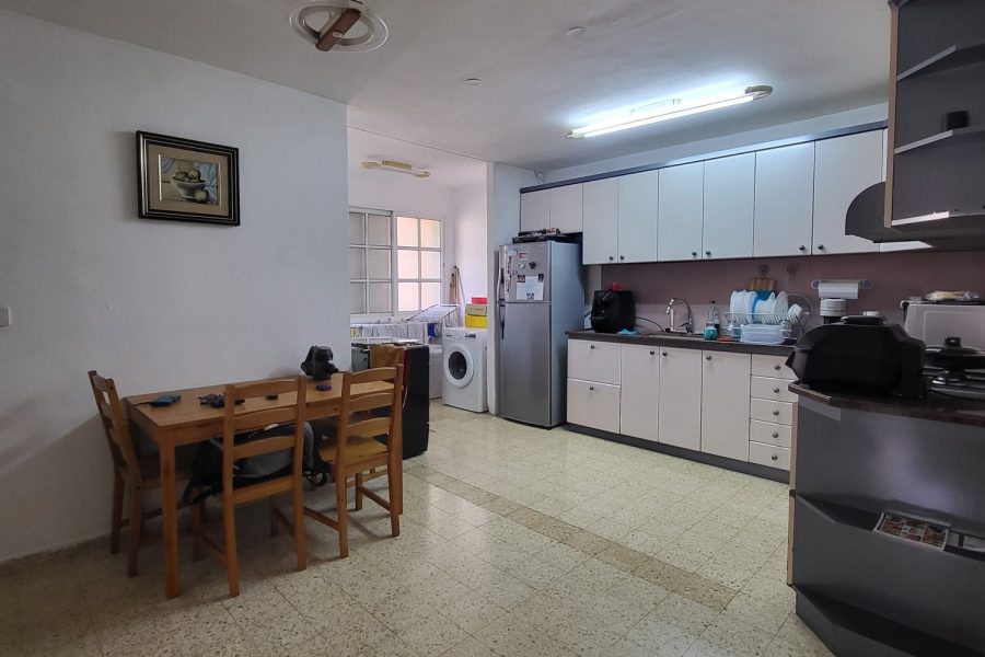 0A6EA706-AE67-4751-8992-9151A2757031