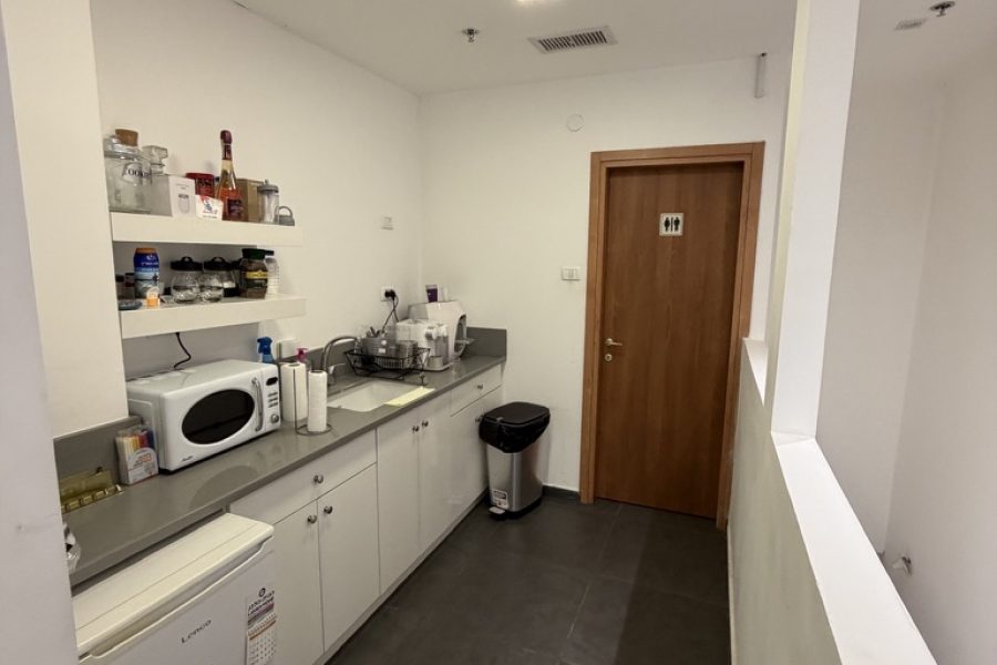 21FD16D2-4189-409F-BCA7-8D3E0E6C7231_1_105_c