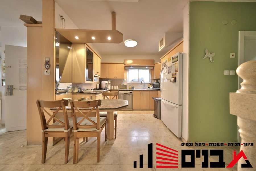 3107E3A6-72F2-4F2A-BADE-49BF7F8238DE