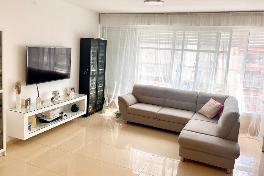 3696ED98-F061-4502-A8AF-80D51EB41B0D