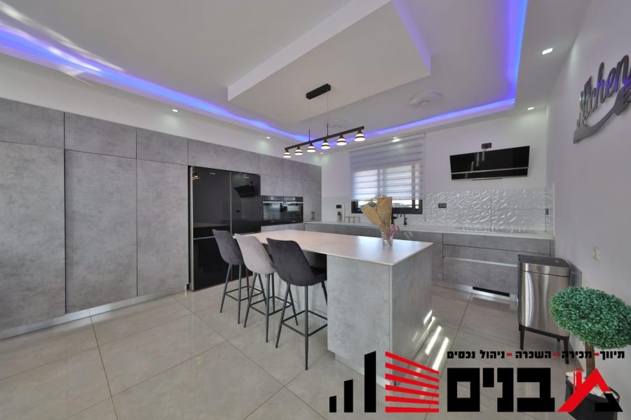 39C8D166-4894-44D5-8C05-55F6679F4371