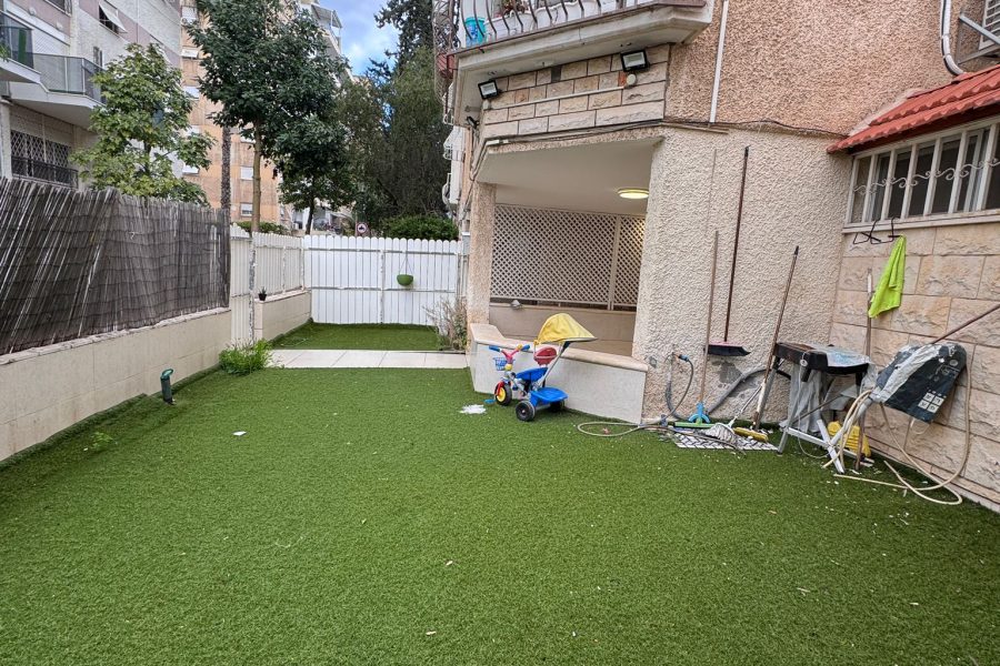 41AB1741-8E5B-4EED-BC53-ACAA9EEE4887