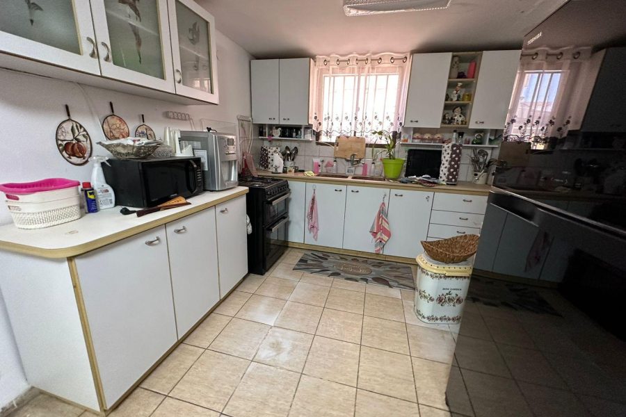 4B70E41F-C744-4BD9-B9B8-81A305B93008