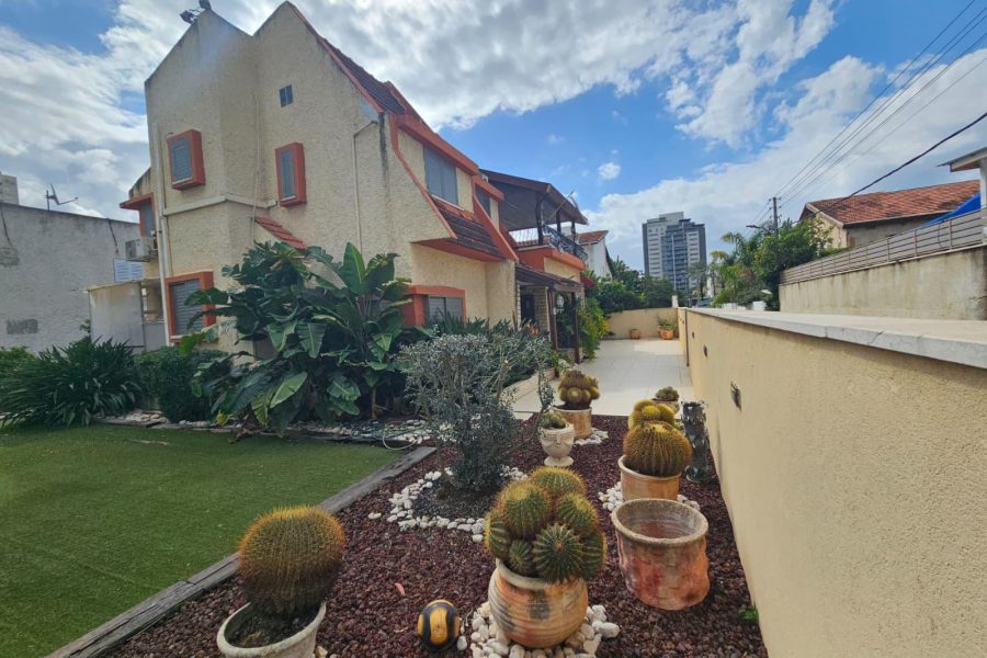 5A900DCC-2BBB-42B6-A7DF-00E90EC44113