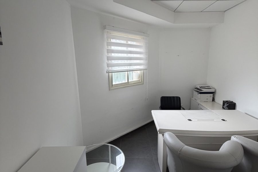 5ADE713B-CE42-4653-8EB7-11CF8CD78E11_1_105_c