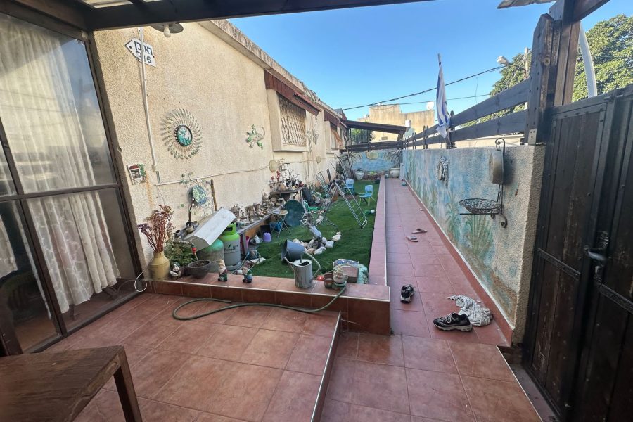 5BFFB8D2-2F5E-47DA-82CE-3C547439D667