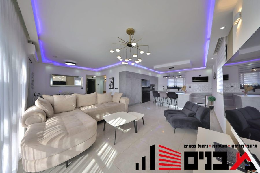 5C702C14-B569-43E4-8086-800745FBD1E2