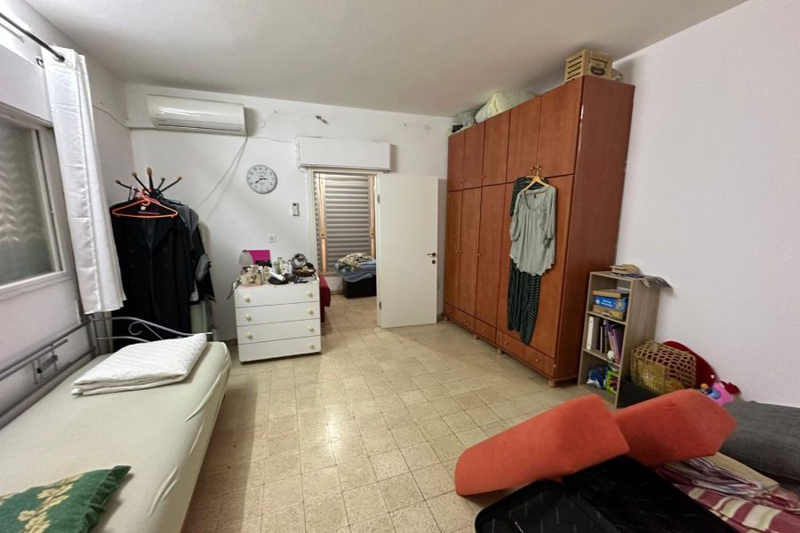 90C0CF1E-DF5C-4FE1-A323-D8D683618BF4