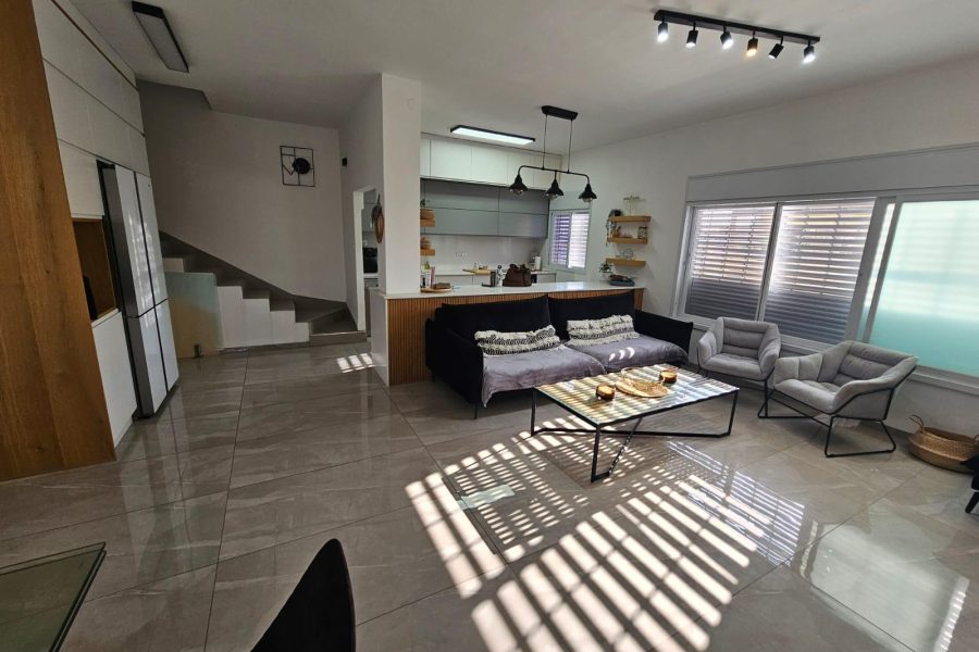 977C905F-BB26-4B56-A0F2-C10D36F292B0