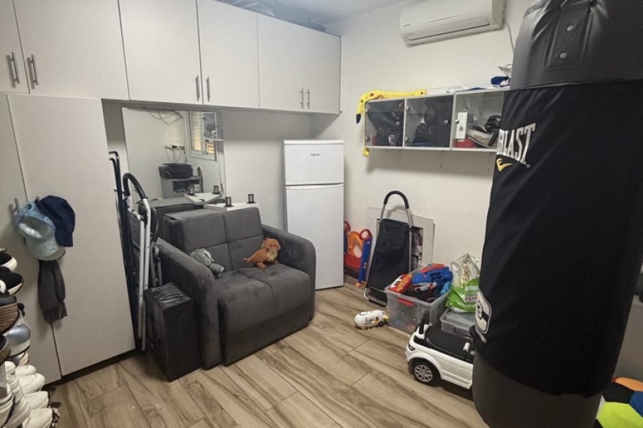 A8AF114D-692B-489C-B9BE-C512CAE22308_1_105_c