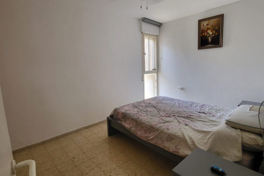 C096B6A7-96F0-4D3F-9C5F-D06E0E9453C2