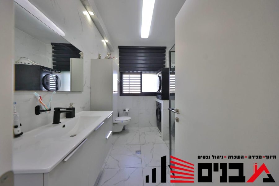 D29AB333-5729-44DD-911D-E46AC683E13E