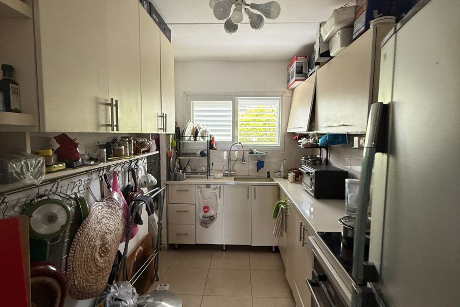 DD70BB51-BAFA-42F2-93DB-51C9DFFC4300