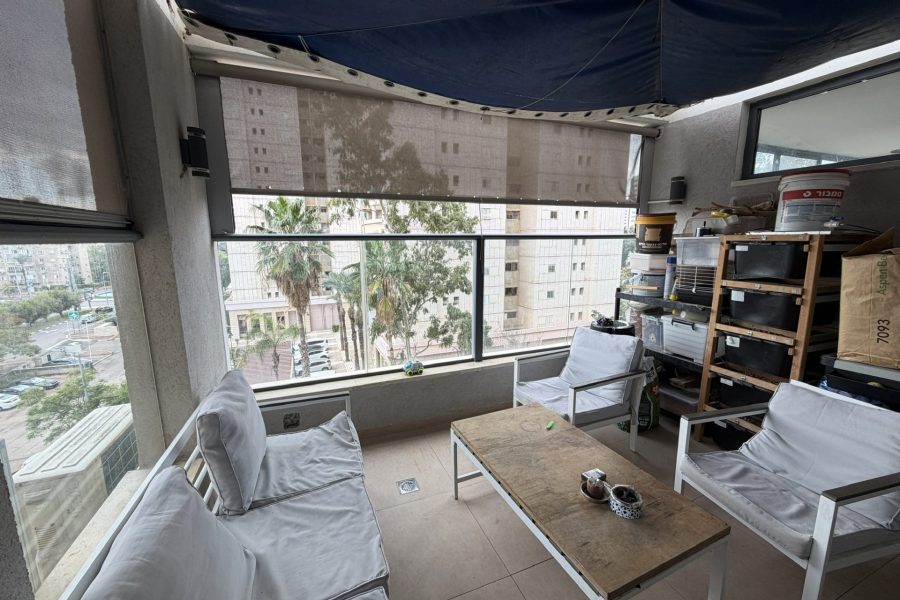 F12EF77C-74BB-4DE8-A5A6-1AF4D8526F56_1_102_o