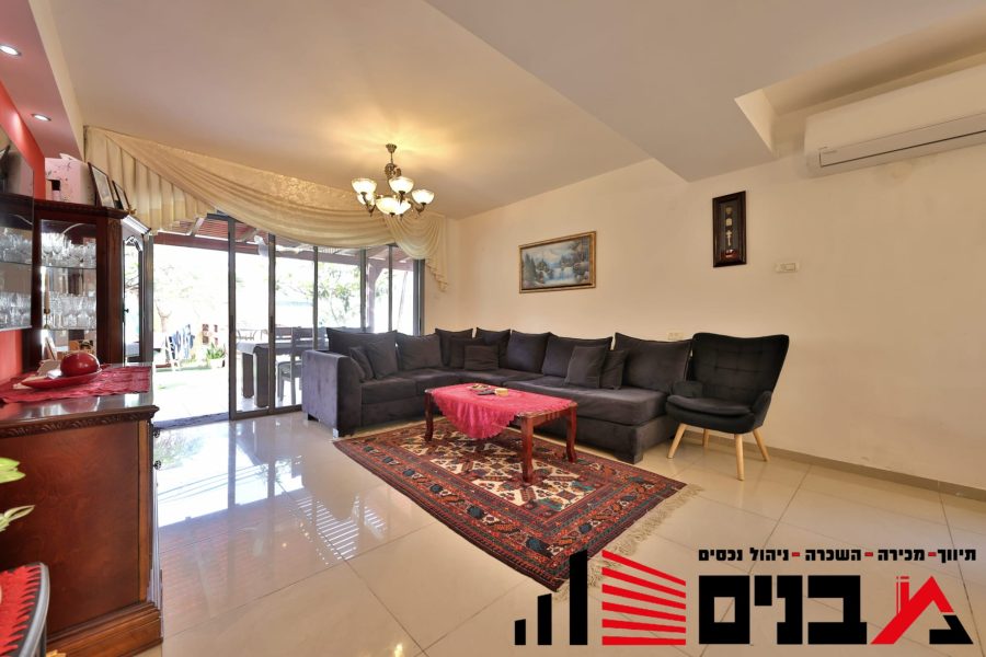 FB864F67-A442-4E31-8795-6EEC3033D78B