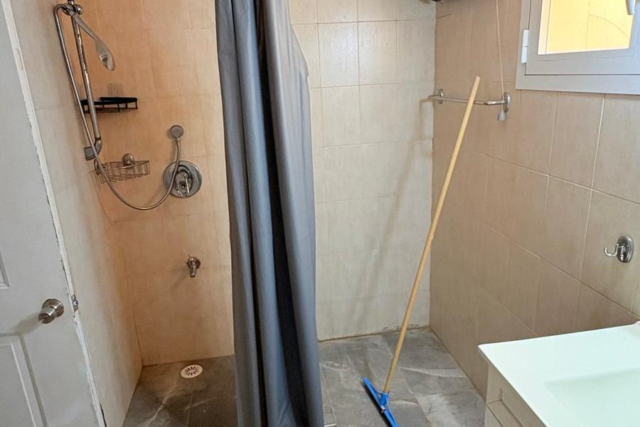 ca94beae-f288-4e0d-b1de-28e3044d50c2